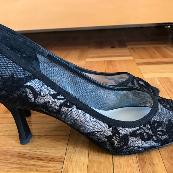 Escarpin en dentelle avec bout ouvert - Picture 3 of 6